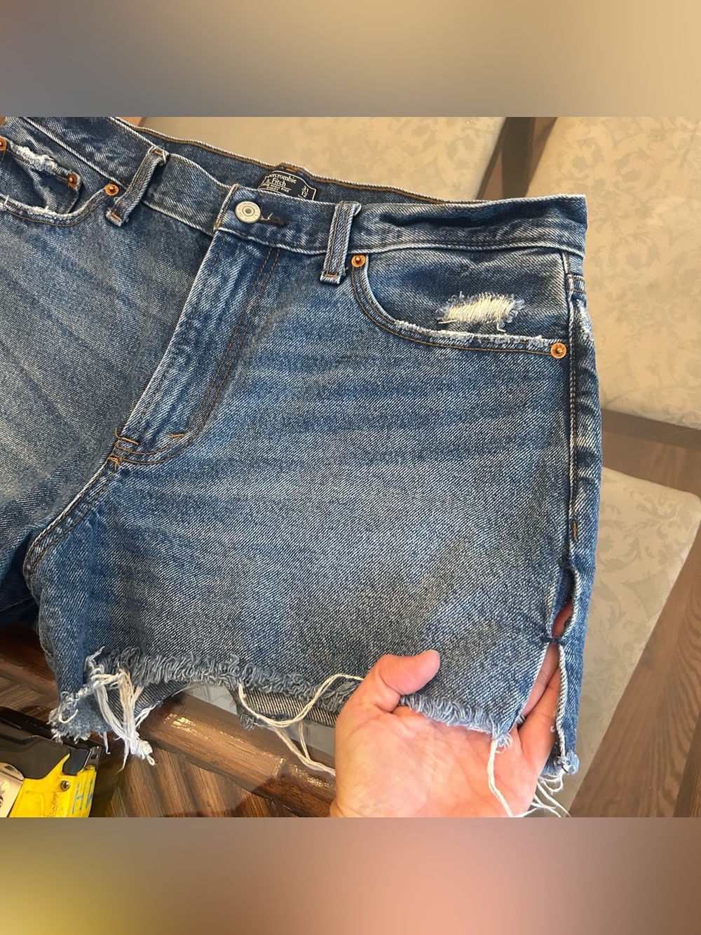Abercrombie & Fitch split hem denim shorts size 31/12